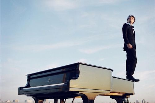 'Du hành cùng Satie' với nghệ sĩ dương cầm, nhạc trưởng tài năng David Greilsammer