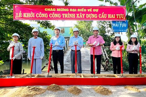 Khởi công xây dựng cầu liên khóm phường Mỹ Thới