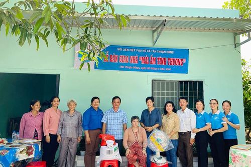 Bàn giao 2 căn nhà mái ấm tình thương