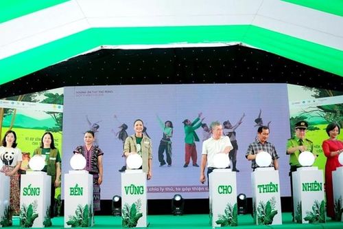 Khai mạc triển lãm 'Vì sự sống bền vững cho thiên nhiên và con người'