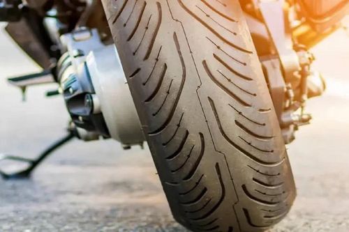 Lý do khiến lốp xe máy mòn nhanh hơn lốp ô tô