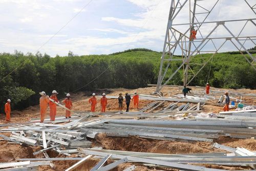 Người EVNNPC xung kích góp sức thi công đường dây 500kV mạch 3 Quảng Trạch - Phố Nối
