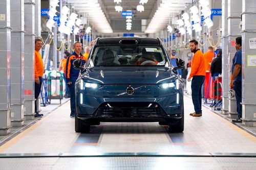 Mẫu SUV chiến lược của Volvo xuất xưởng sau thời gian trì hoãn