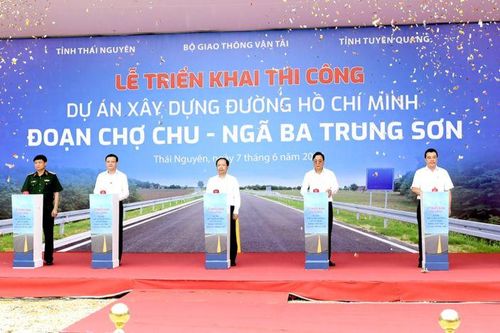 Khởi công dự án xây dựng đường Hồ Chí Minh đoạn Chợ Chu - ngã ba Trung Sơn