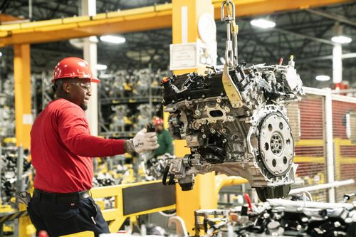 Toyota 'rót' thêm 282 triệu USD vào nhà máy động cơ đốt trong