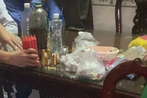 Xử phạt lang băm chữa bệnh bằng cách... uống nước nến