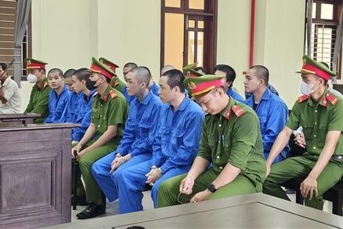 Dùng súng hoa cải giải quyết mâu thuẫn, 4 bị cáo lãnh án chung thân