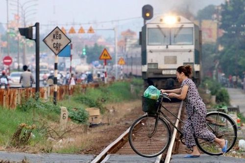 Lối đi tự mở qua đường sắt, vi phạm chồng vi phạm