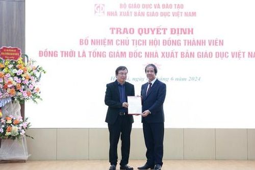 Trao quyết định bổ nhiệm tân Chủ tịch Hội đồng thành viên, Tổng Giám đốc Nhà xuất bản Giáo dục Việt Nam