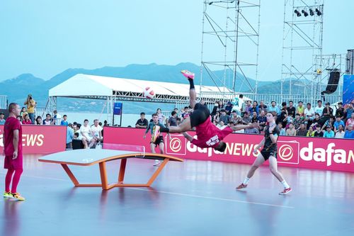 Cận cảnh môn thể thao nhào lộn đá bóng lạ mắt tranh giải thế giới ở Bình Định