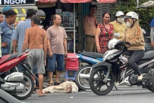 Ô tô chở công nhân tông loạt xe máy, 2 người chết: Tài xế khai gì?