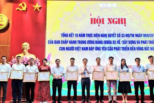 Sơn Tây: 25 tập thể, cá nhân được khen thưởng trong xây dựng phát triển văn hóa