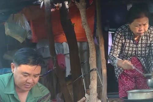Dựng chái bếp, chàng rể mong 'chữa lành' cho mẹ vợ tuổi xế chiều