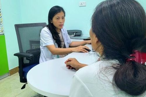 Bác sĩ 'giải cứu' bệnh nhân tâm thần phân liệt bị 'cấm túc' trong phòng do người thân chưa hiểu về bệnh