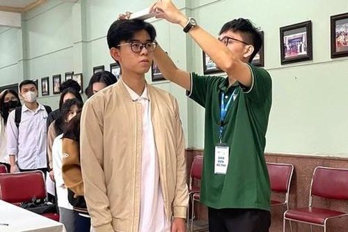 Bỏ quy định không tuyển thí sinh thấp bé sau khi Bộ GD&ĐT 'tuýt còi'