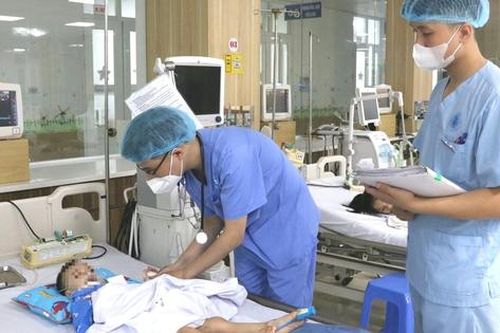 Bác sĩ Hải Phòng cứu sống bé 3 tuổi tím tái toàn thân, ngừng thở