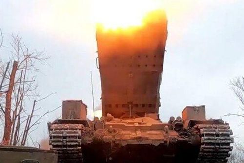 Báo Mỹ lo ngại sau khi hệ thống phun lửa hạng nặng TOS-3 Dragon ra mắt
