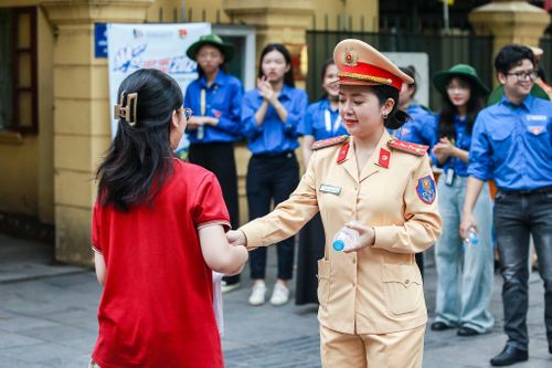 Giao thông Thủ đô thuận lợi, an toàn trong ngày đầu diễn ra kỳ thi vào lớp 10