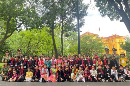 Đồng hành cùng 'Hành trình ước mơ' của trẻ em vùng cao Hà Giang