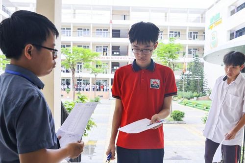Hà Nội: Không có thí sinh vi phạm quy chế trong buổi thi môn Ngoại ngữ