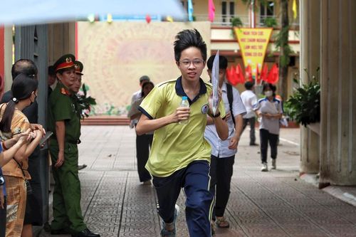 Kết thúc môn thi Ngoại ngữ, thí sinh phấn khởi vì đề vừa sức