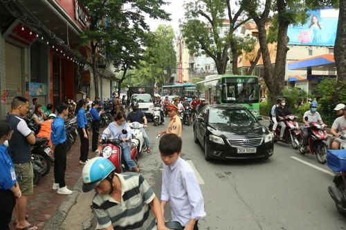 Hà Nội: Giao thông thuận lợi, an toàn trong ngày đầu kỳ thi vào lớp 10