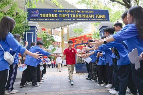 Đề thi tiếng Anh vào lớp 10 có điểm mới lạ, tăng nhẹ độ khó