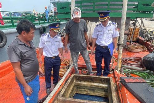 Bắt tàu vận chuyển 80.000 lít dầu D.O trái phép