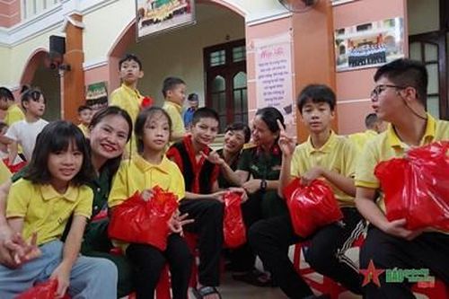 Mang yêu thương đến với trẻ em kém may mắn