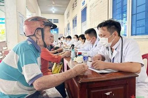 Bình Phước khám bệnh, cấp thuốc miễn phí cho hơn 500 đồng bào dân tộc thiểu số