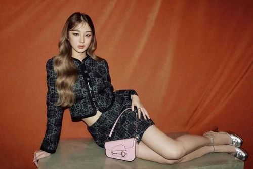 Hot girl Thái Lan có gần 5 triệu fan khoe thần thái cực chảnh