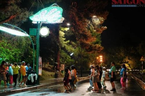 Đà Lạt khai trương phố đi bộ bên hồ Xuân Hương