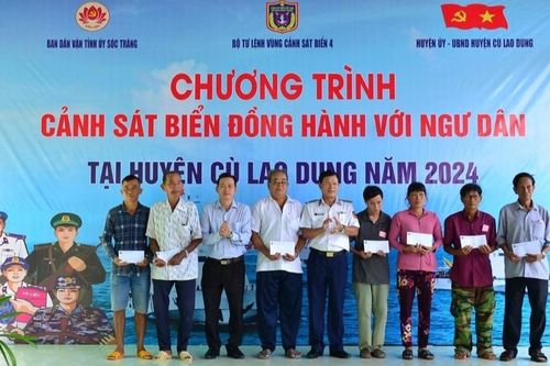 Bộ Tư lệnh Vùng Cảnh sát biển 4 tổ chức Chương trình 'Cảnh sát biển đồng hành với ngư dân'