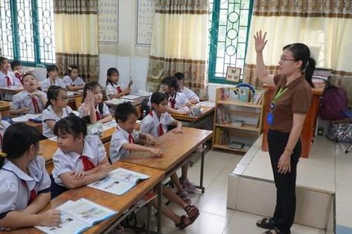 Cách nào để giáo viên tiếng Anh, Tin học không bỏ việc?