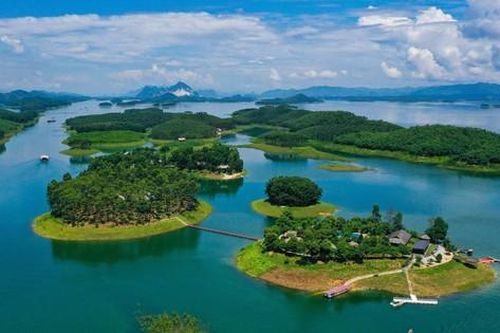 Toàn cảnh hồ Thác Bà vừa quy hoạch là trung tâm du lịch tầm cỡ quốc tế