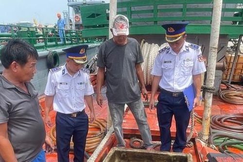 Cảnh sát biển phát hiện tàu cá vận chuyển 80.000 lít dầu D.O trái phép