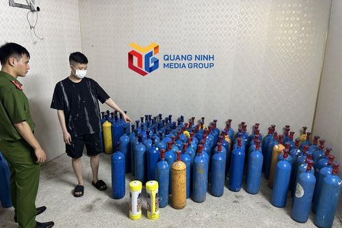 Phát hiện số lượng lớn bình khí 'cười' cất giấu trong phòng trọ