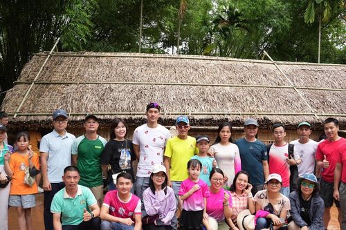 Các VĐV Hành trình về Làng Sen 2024 thăm quê Bác