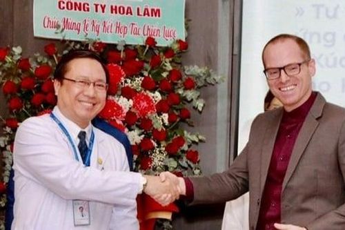 Hoa Lâm hợp tác tập đoàn của Đức nâng cao dịch vụ chăm sóc sức khỏe chất lượng cao
