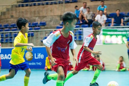 Thắng đậm Nhi đồng thị xã Cửa Lò, Nhi đồng Yên Thành chính thức giành vé vào tứ kết