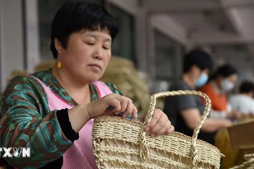 Đặc sắc nghề 'đan rơm' truyền thống tại thị trấn Tân Hà của Trung Quốc