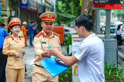 Công an TP Hà Nội tiếp sức cho các thí sinh thi vào lớp 10