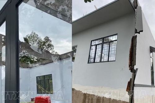 An Giang: Dông lốc làm hàng chục nhà dân bị tốc mái