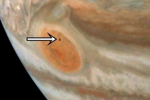NASA công bố ảnh hiếm về mặt trăng đỏ nhất Thái Dương hệ