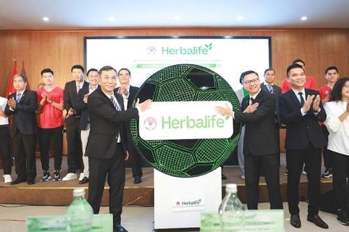 Herbalife tiếp tục đồng hành cùng các đội tuyển bóng đá quốc gia