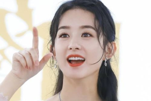 Triệu Lệ Dĩnh công khai ủng hộ 'người tình' sau 3 năm kết duyên