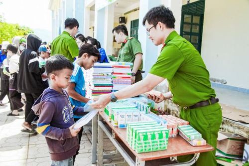 Tổ chức chương trình Hành quân xanh - Kỳ nghỉ hồng tại xã Khánh Hiệp