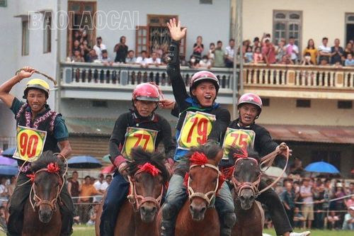 Khoảnh khắc ấn tượng trên đường đua cao nguyên trắng