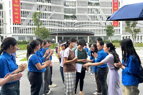Đề thi vào lớp 10 THPT Chuyên Hùng Vương phân hóa cao