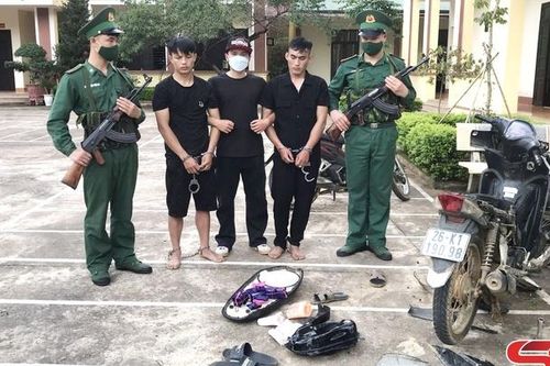 Bắt 2 đối tượng vận chuyển trái phép 12.000 viên ma túy tổng hợp